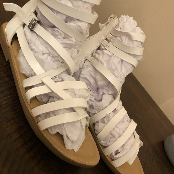 𝕤𝕦𝕘𝕒𝕣 𝕨𝕙𝕚𝕥𝕖 𝕤𝕒𝕟𝕕𝕒𝕝 🤍 - Picture 5 of 6